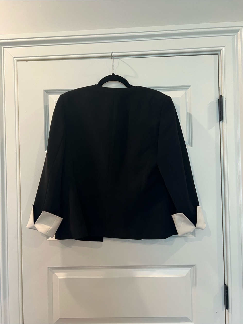 Jones Wear Black Collarless Blazer Size 10 White Contrast Cuff Open Front - Picture 5 of 11